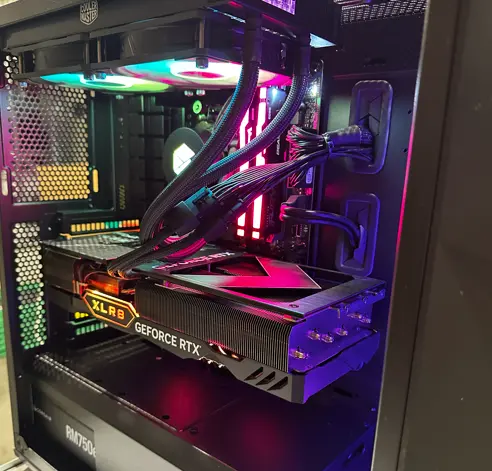 Kraftig PC RTX 4070 Ti Ryzen 7, 32GB RAM, 2TB SSD, WiFi 