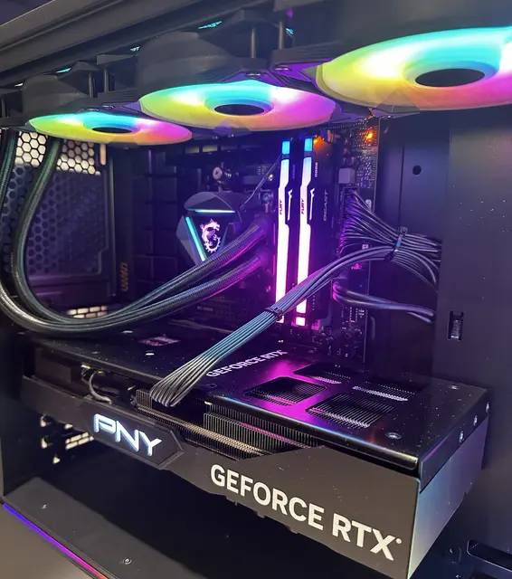 Kraftig PC RTX 4080 Ryzen 7, 32GB RAM, 2TB SSD 