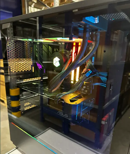 Kraftig PC RTX 4070 i7, 16GB RAM, 2TB SSD, WiFi 