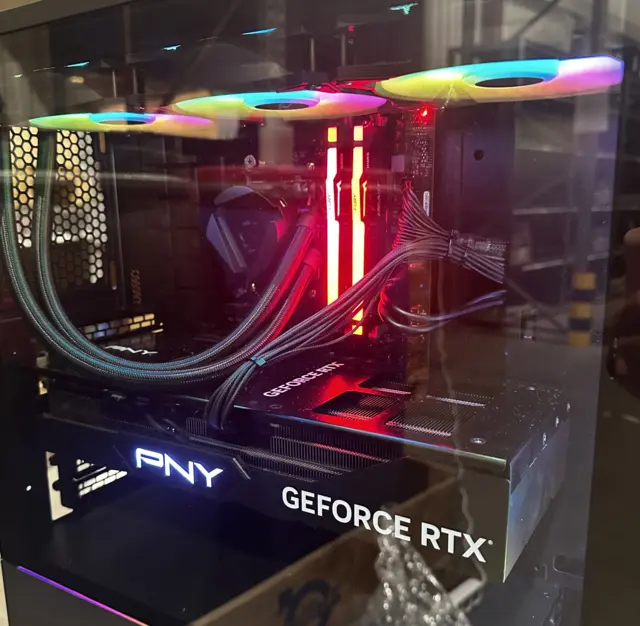 Kraftig PC RTX 4080 Ryzen 9, 32GB RAM, 2TB SSD 