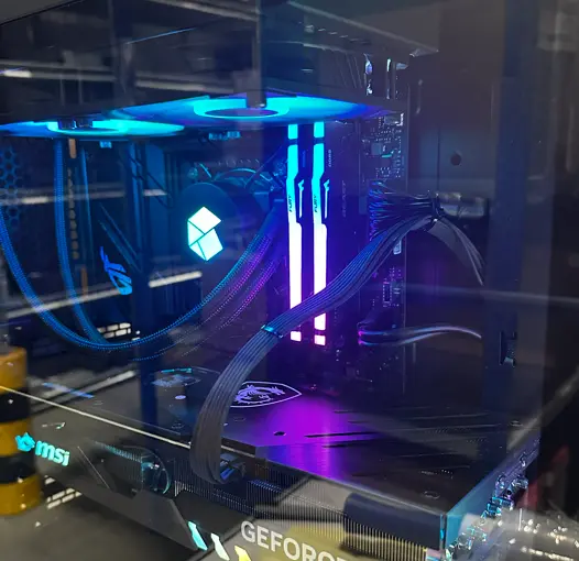 Kraftig PC RTX 4070 Ti i7, 16GB RAM, 2TB SSD 