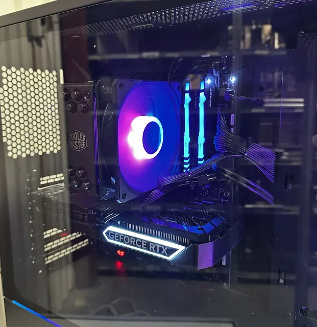 Kraftig PC RTX 4070 Ryzen 7, 32GB RAM, 2TB SSD 